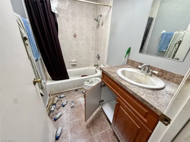 Full bathroom with vanity and shower / bath combo