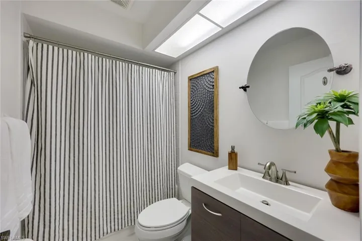 2nd bathroom