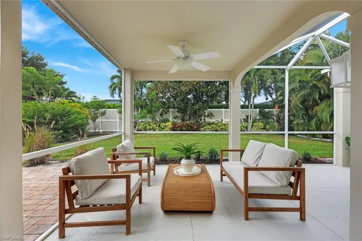 Large lanai, great for entertaining