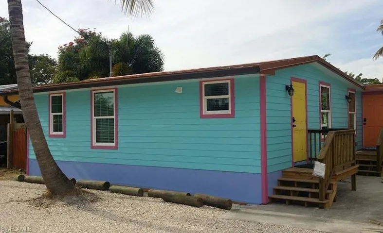 View of side of home