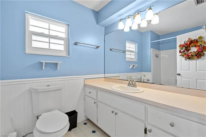 Bathroom between bedrooms