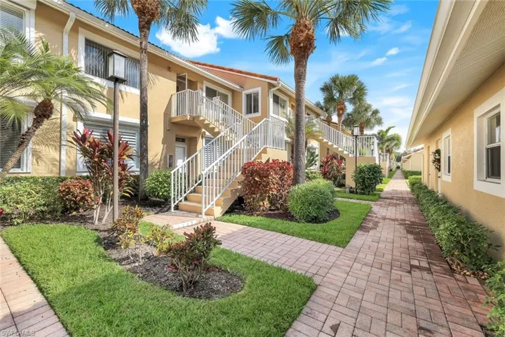 APPROACH TO 2373 HIDDEN LAKE COURT #10