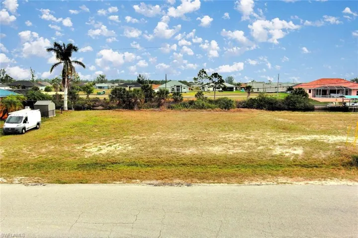 View of yard with a residential view