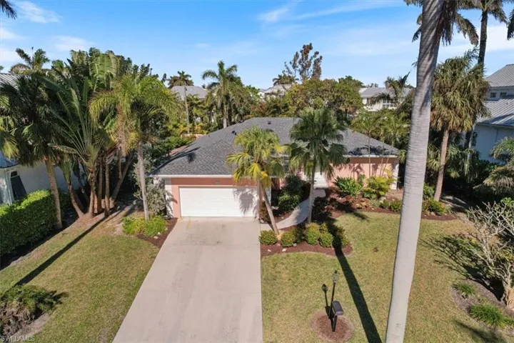 View of front facade with a front yard and a garage
