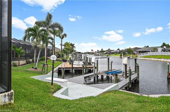 Pool with a view of the canal