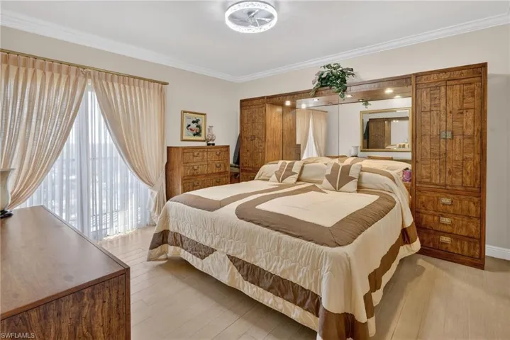 Large guest bedroom 1