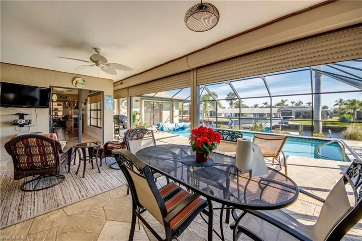 Sunroom / solarium featuring ceiling fan