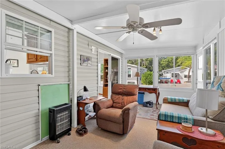Sunroom featuring outdoor lounge area and ceiling fan
