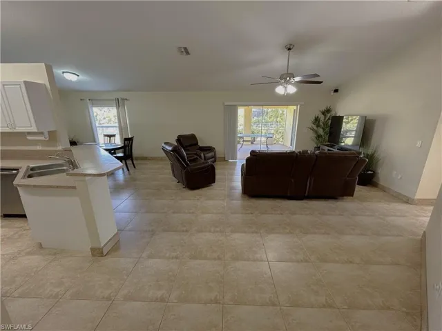 2011 NW 10th  AVE, Cape Coral, FL 33993