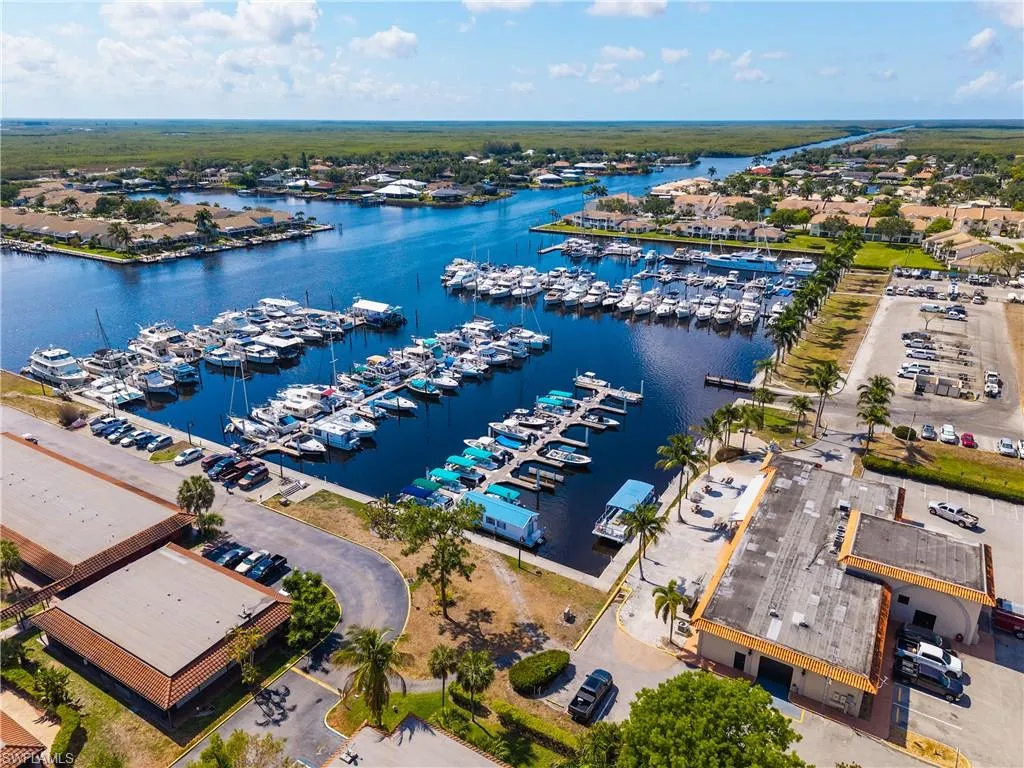350 Newport DR, Naples, FL 34114,225044591