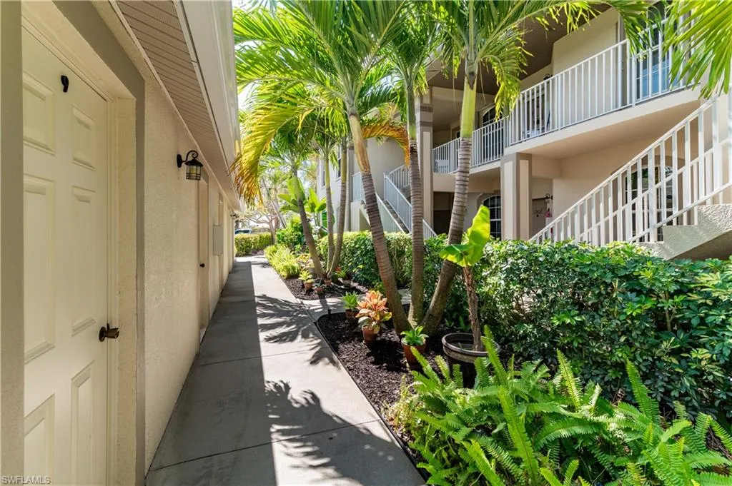 350 Newport DR, Naples, FL 34114,225044591