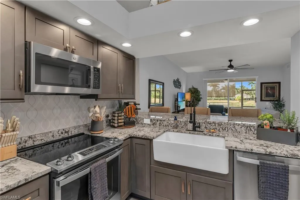 350 Newport DR, Naples, FL 34114,225044591