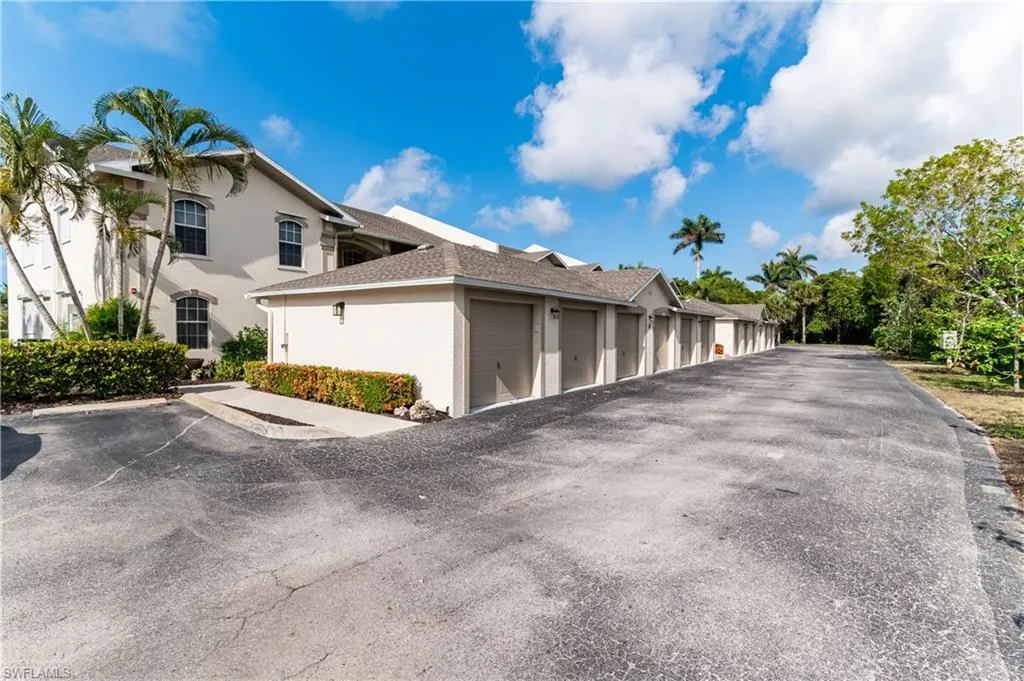 350 Newport DR, Naples, FL 34114,225044591