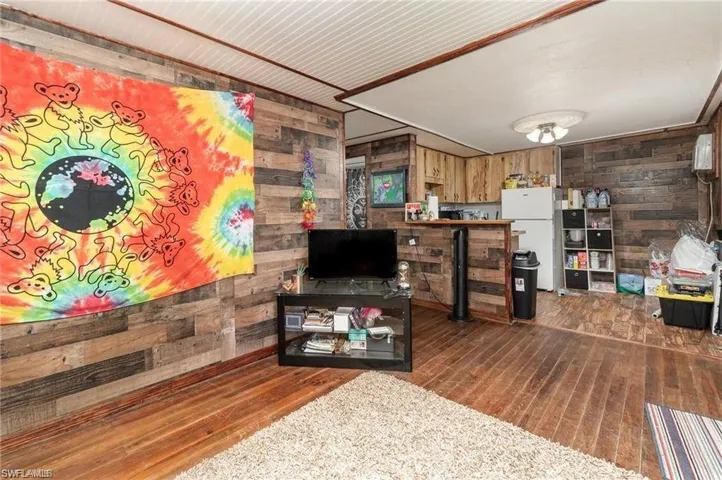 102 3rd St, Fort Myers, Florida 33907