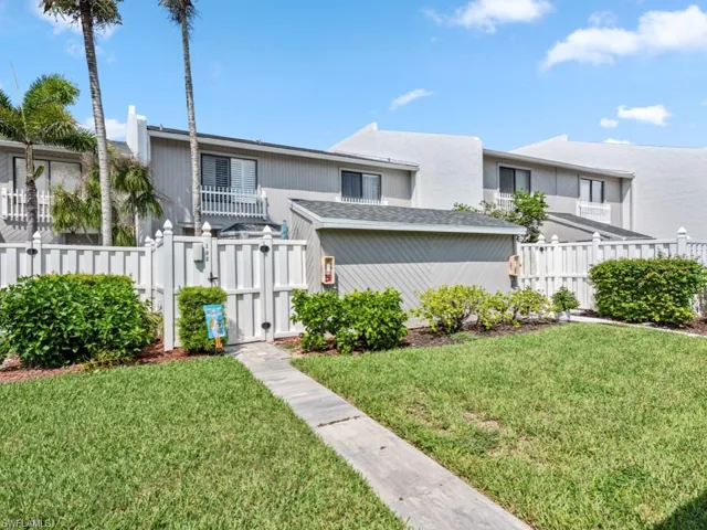 View of front of property featuring a front lawn