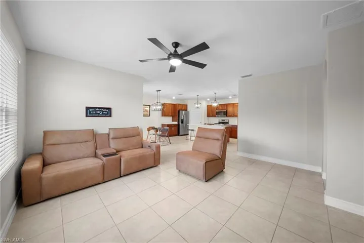 1628 9th Ter, Cape Coral, Florida 33993