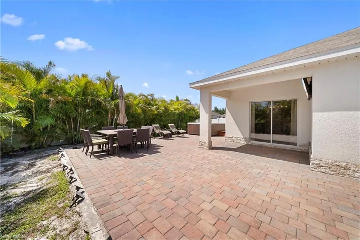 1628 9th Ter, Cape Coral, Florida 33993