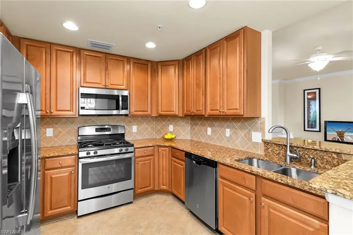 3169 Aviamar Cir 102, Naples, Florida 34114