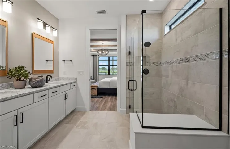 Interior photos are of a staged model home. Illustration purposes only. Options may vary.
