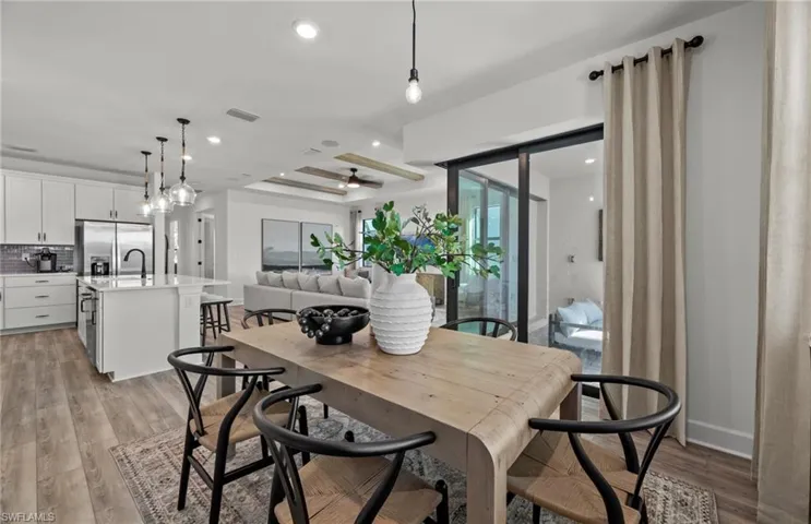Interior photos are of a staged model home. Illustration purposes only. Options may vary.