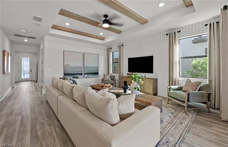 Interior photos are of a staged model home. Illustration purposes only. Options may vary.