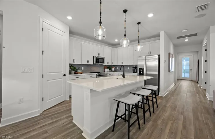 Interior photos are of a staged model home. Illustration purposes only. Options may vary.