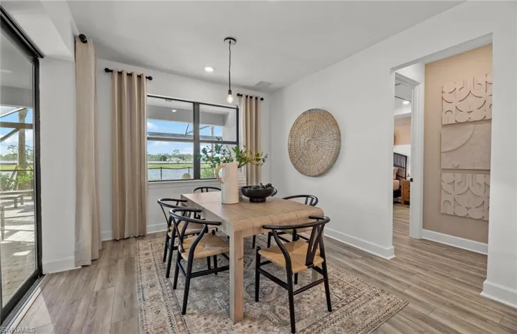 Interior photos are of a staged model home. Illustration purposes only. Options may vary.