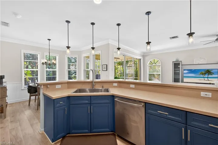 Open kitchen , perfect for entertaining