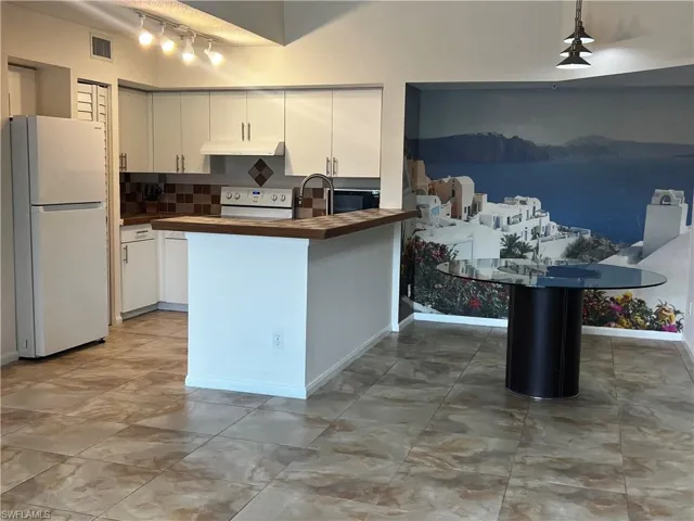 1265  Wildwood Lakes  BLVD, Naples, FL 34104
