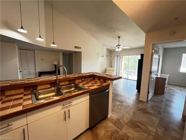 1265  Wildwood Lakes  BLVD, Naples, FL 34104