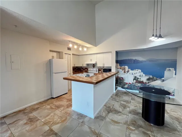 1265  Wildwood Lakes  BLVD, Naples, FL 34104