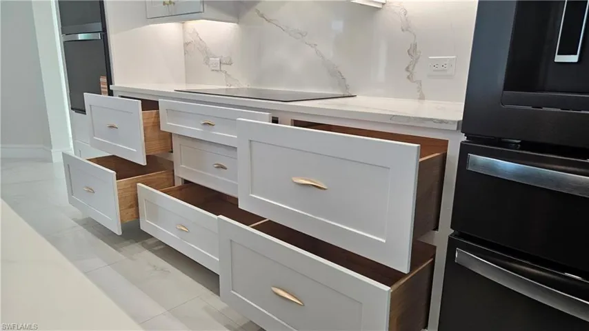 Large/deep kitchen drawers