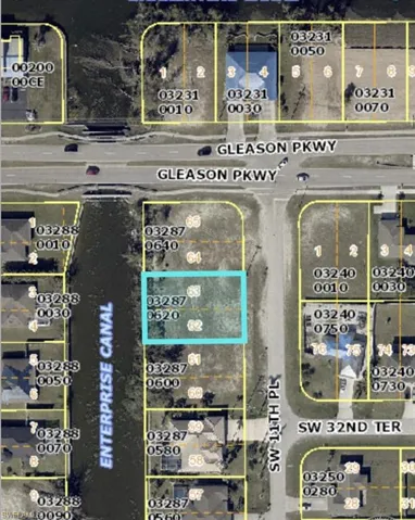 This lot is the middle of 3 vacant lots.