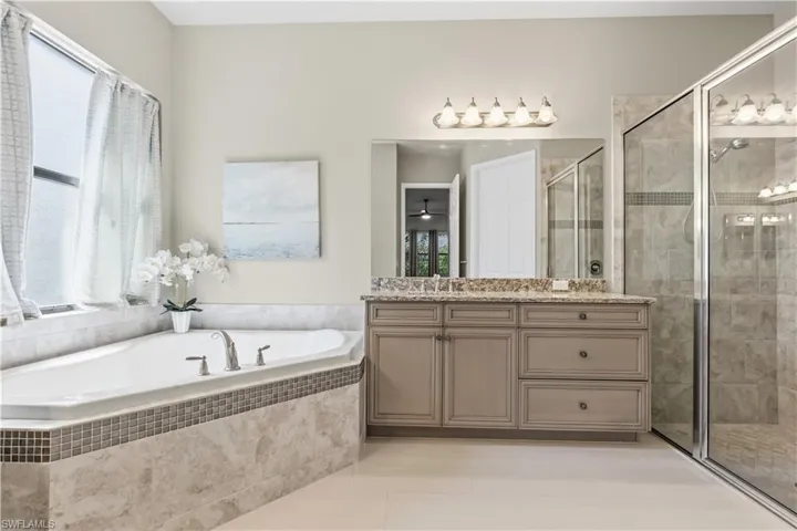 2870  Cinnamon Bay NW CIR, Naples, FL 34119
