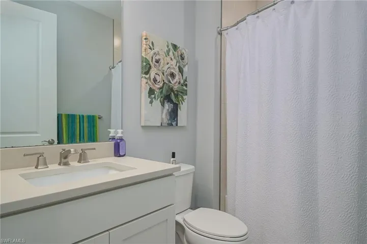 GUEST/ SHARED BATHROOM