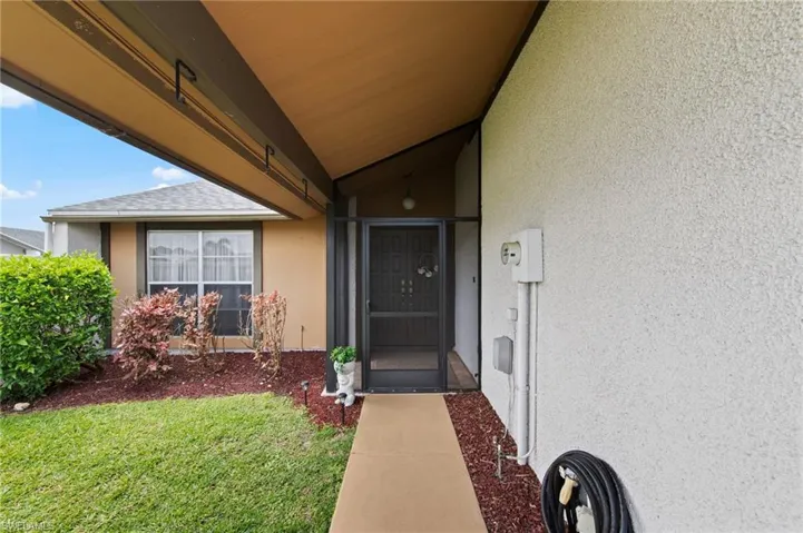 Entry with new aluminum screened lanai porch area in 2023.