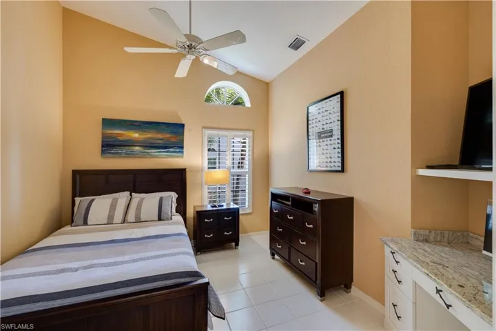 8420 Excalibur Cir R12, Naples, Florida 34108