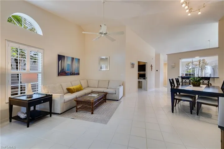 8420 Excalibur Cir R12, Naples, Florida 34108