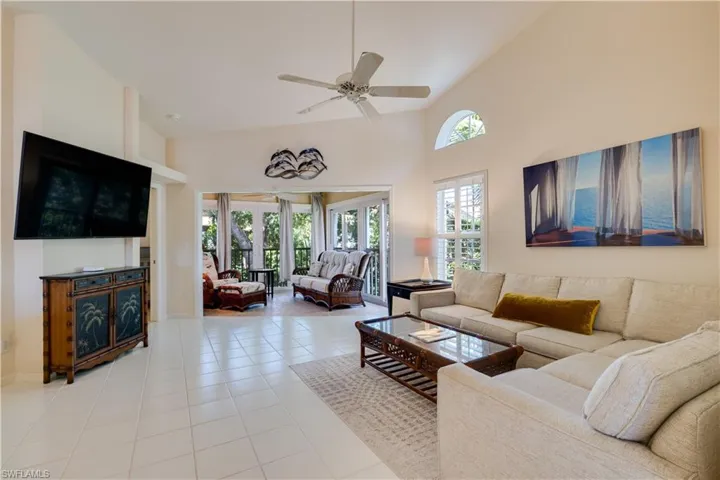 8420 Excalibur Cir R12, Naples, Florida 34108