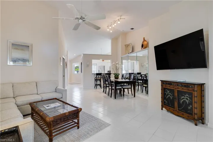 8420 Excalibur Cir R12, Naples, Florida 34108