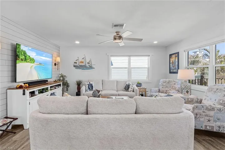 Living area as seen from the kitchen