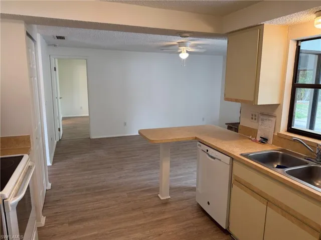 142 Se 1st Ave, Cape Coral, Florida 33990