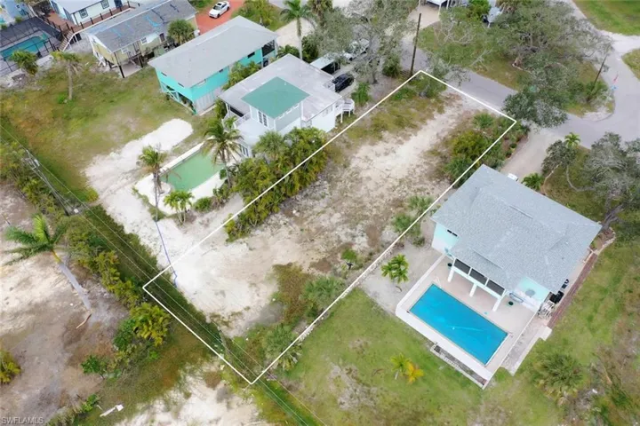 5780 Lauder St, Fort Myers Beach, Florida 33931