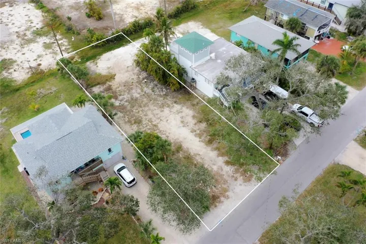 5780 Lauder St, Fort Myers Beach, Florida 33931