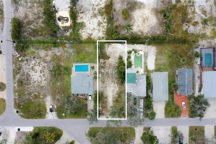 5780 Lauder St, Fort Myers Beach, Florida 33931