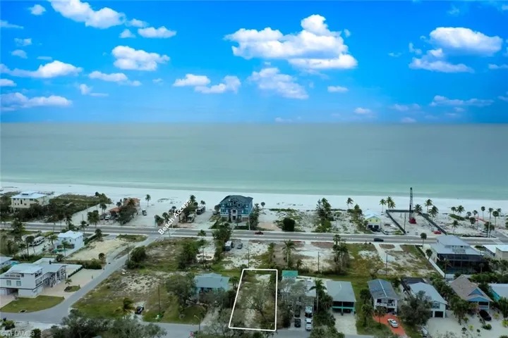 5780 Lauder St, Fort Myers Beach, Florida 33931