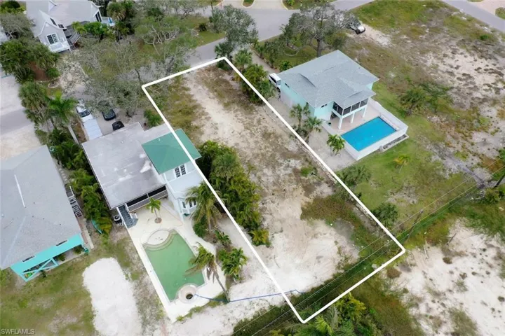 5780 Lauder St, Fort Myers Beach, Florida 33931