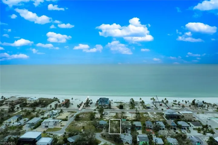 5780 Lauder St, Fort Myers Beach, Florida 33931