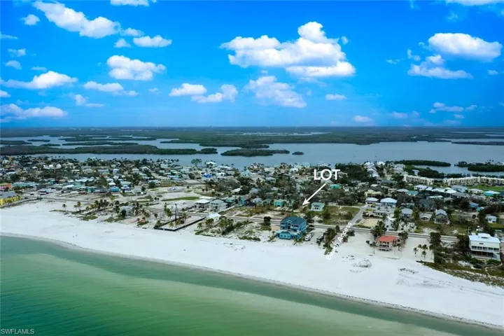 5780 Lauder St, Fort Myers Beach, Florida 33931