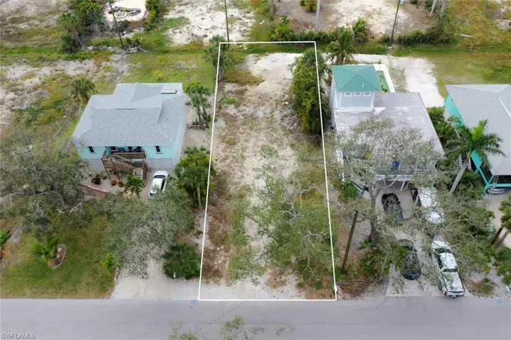 5780 Lauder St, Fort Myers Beach, Florida 33931